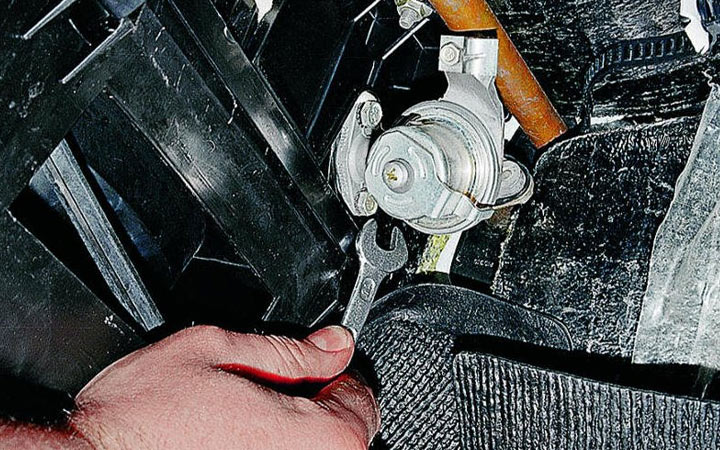 Демонтаж крана отопителя на ВАЗ 2107 ремонт авто своими руками