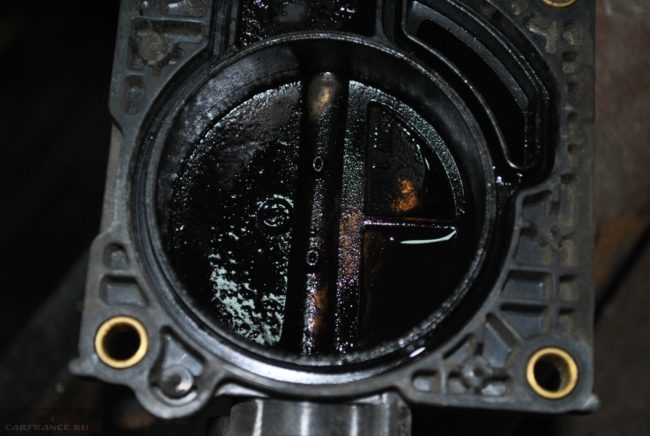Газовый кран ВАЗ-2114 с черным нагаром рядом