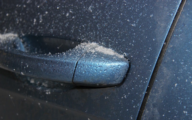 7 способов самостоятельно открыть замерзшие двери автомобиля
