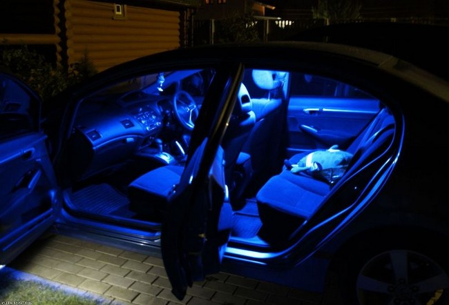 Как сделать подсветку в салоне автомобиля?